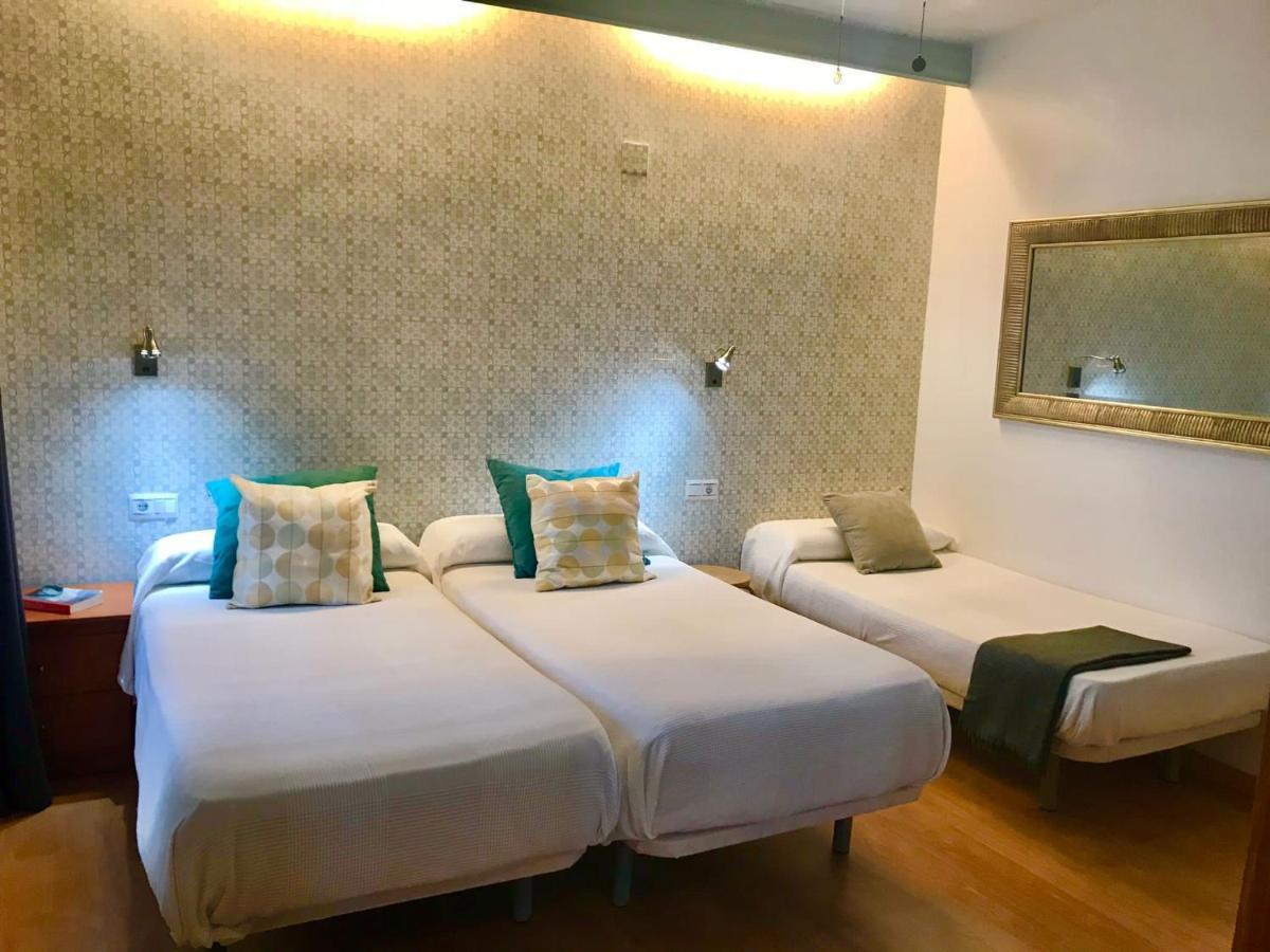 Hostal Guadalupe ตอร์เรโมลิโนส ภายนอก รูปภาพ