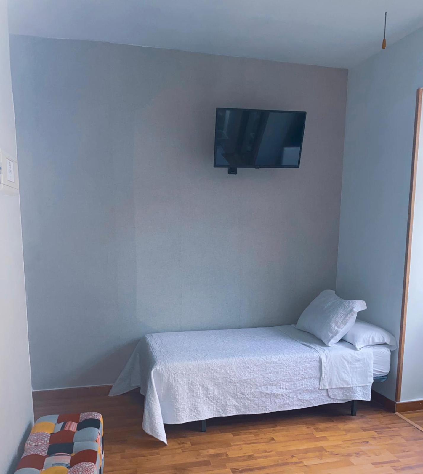 Hostal Guadalupe ตอร์เรโมลิโนส ภายนอก รูปภาพ