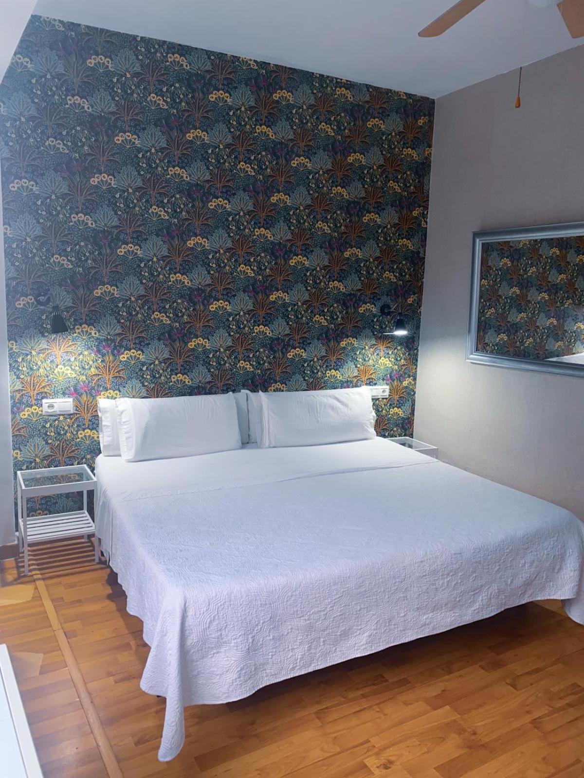 Hostal Guadalupe ตอร์เรโมลิโนส ภายนอก รูปภาพ