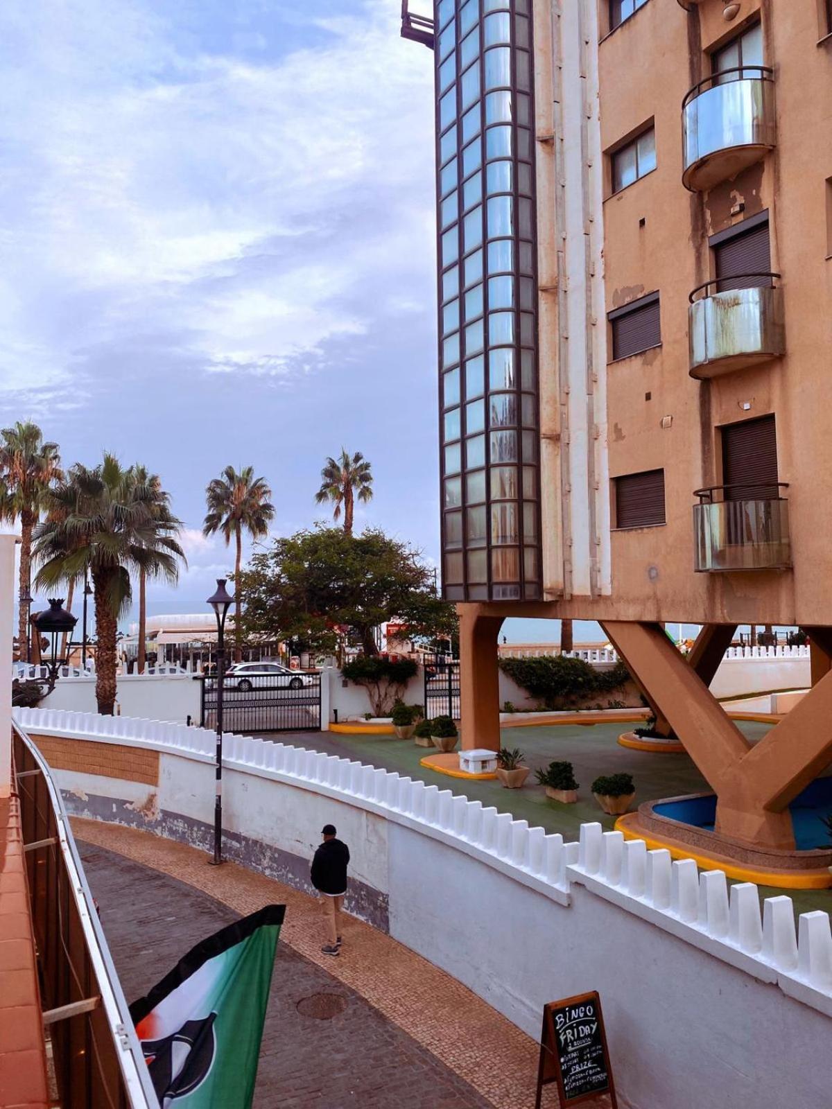Hostal Guadalupe ตอร์เรโมลิโนส ภายนอก รูปภาพ