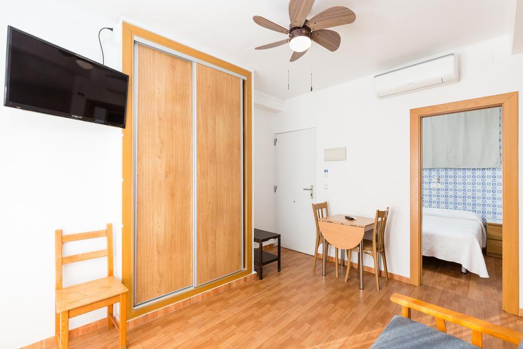 Hostal Guadalupe ตอร์เรโมลิโนส ภายนอก รูปภาพ