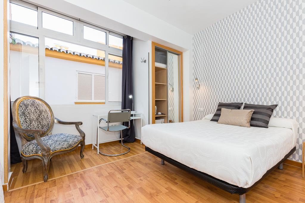 Hostal Guadalupe ตอร์เรโมลิโนส ภายนอก รูปภาพ