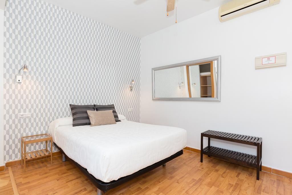Hostal Guadalupe ตอร์เรโมลิโนส ภายนอก รูปภาพ