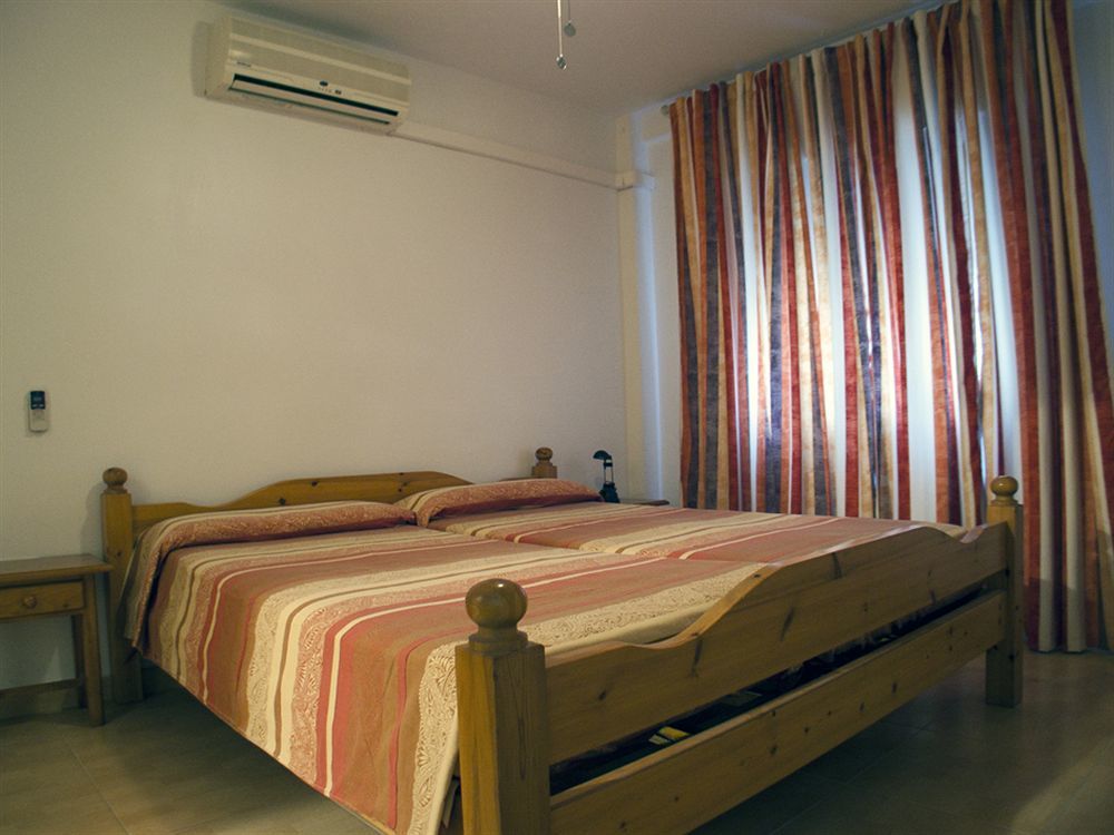 Hostal Guadalupe ตอร์เรโมลิโนส ภายนอก รูปภาพ