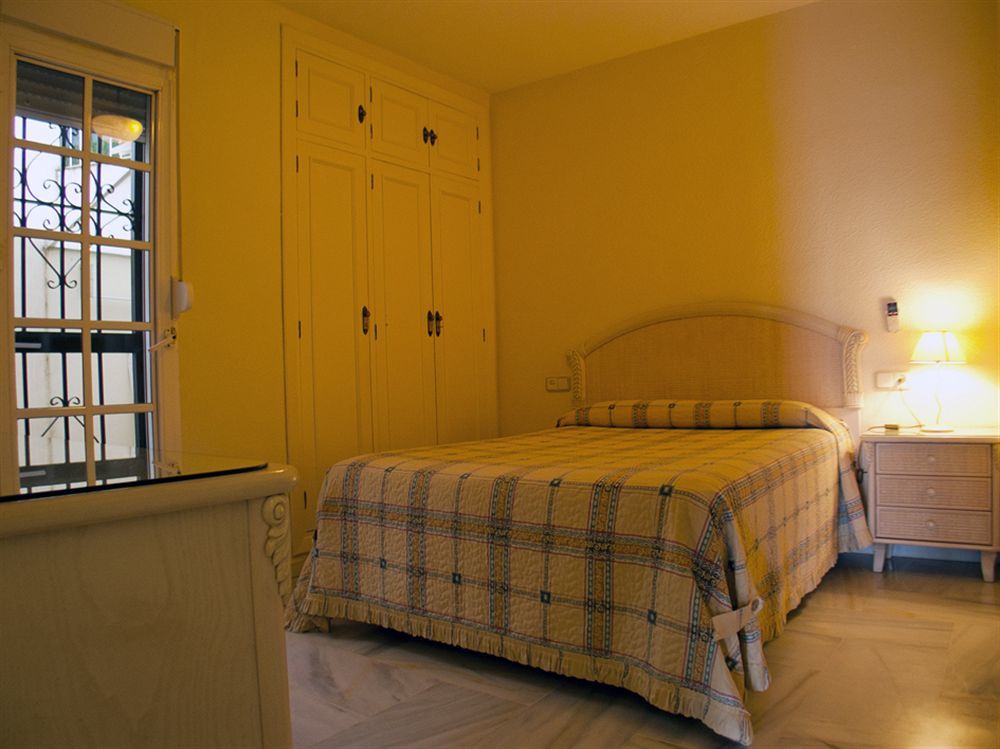 Hostal Guadalupe ตอร์เรโมลิโนส ภายนอก รูปภาพ