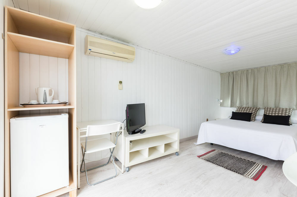 Hostal Guadalupe ตอร์เรโมลิโนส ภายนอก รูปภาพ