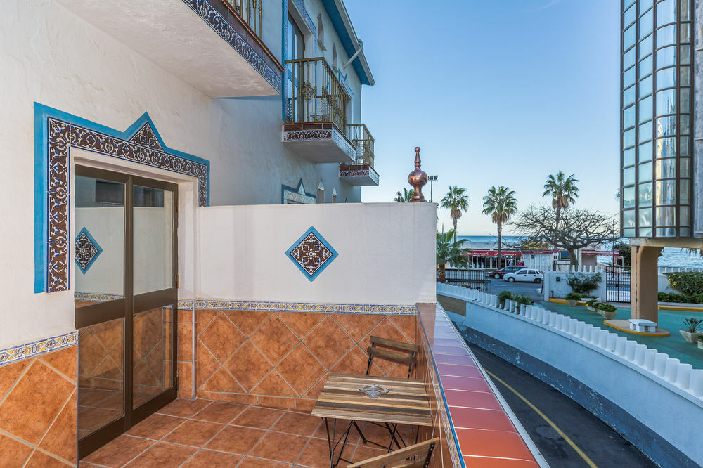 Hostal Guadalupe ตอร์เรโมลิโนส ภายนอก รูปภาพ