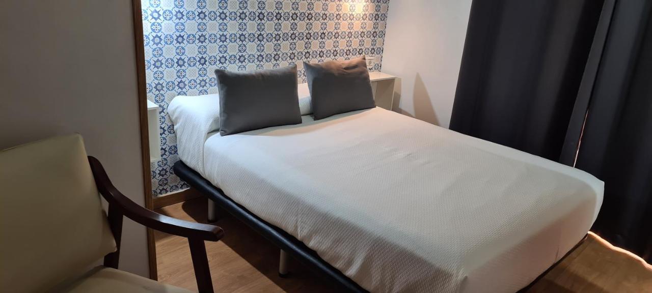 Hostal Guadalupe ตอร์เรโมลิโนส ภายนอก รูปภาพ